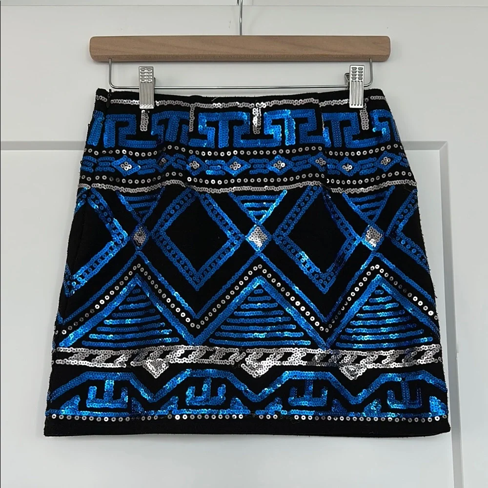 Elegant Black and Blue Sequin Pencil Skirt - Picture 2 of 3